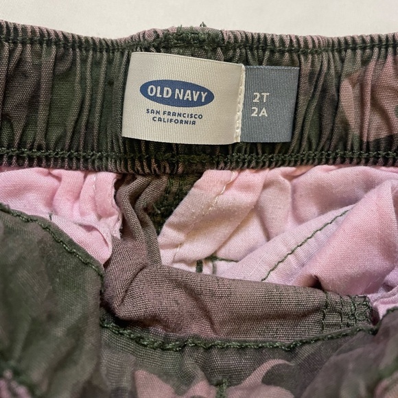 Boys Old Navy size 2T pink camo cargo shorts - Picture 5 of 5